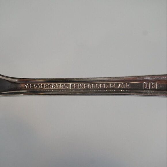 Rogers & Bro 1937 RAPTURE GARLAND Pattern Soup Spoon Reinforced Plate IS - Picture 7 of 7